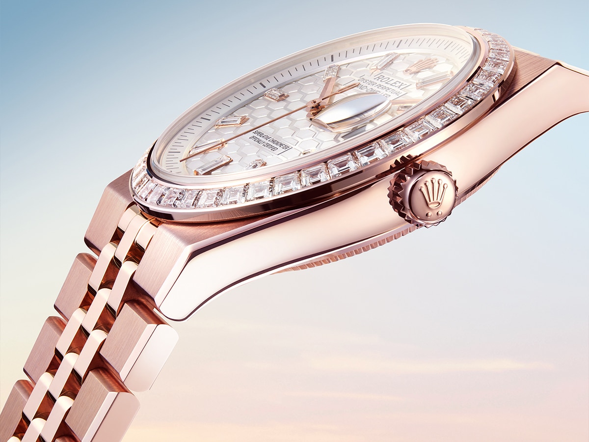 Rolex oyster perpetual land dweller 36 in 18 ct everose gold case and bracelet details