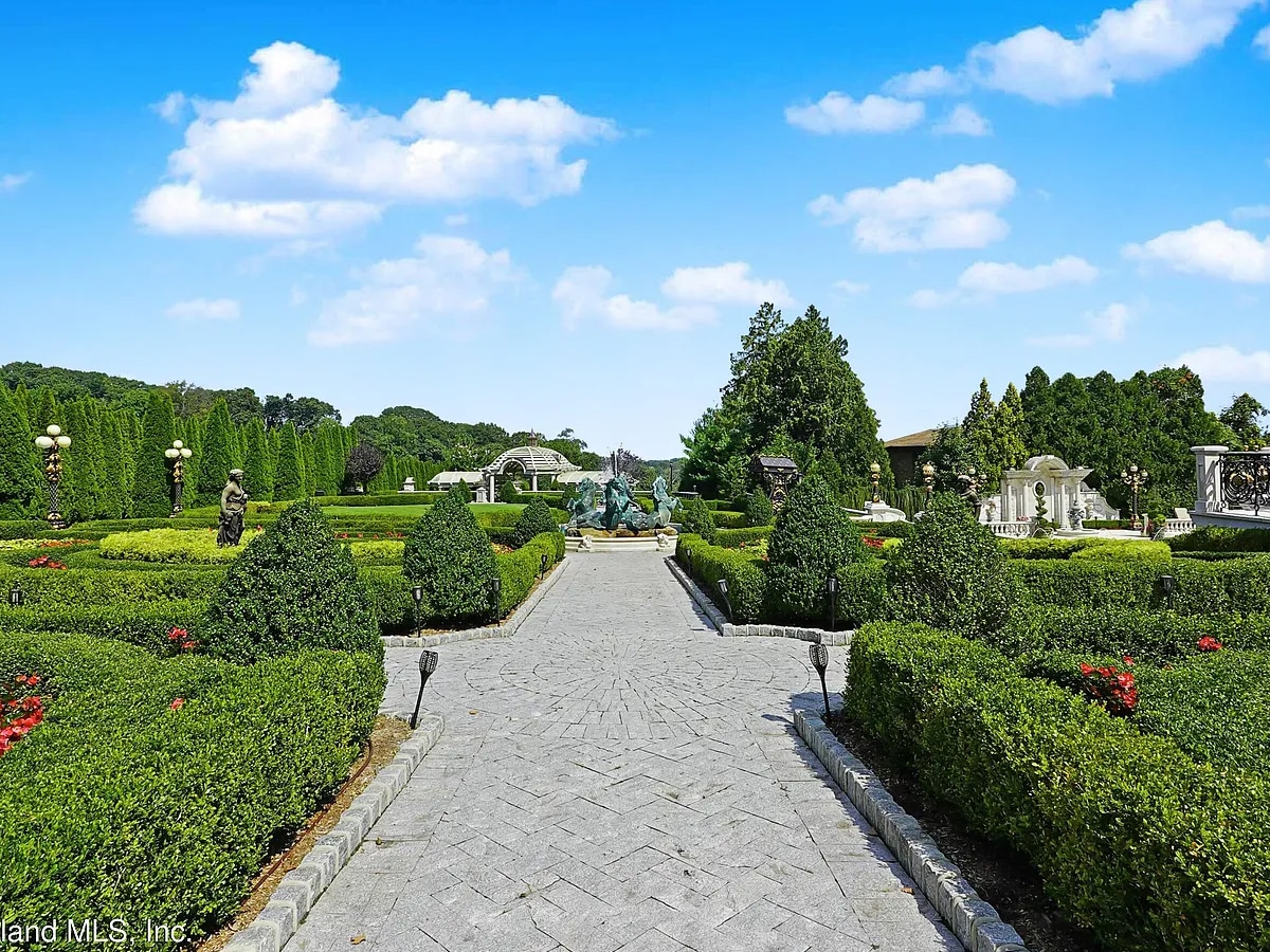 Mansion garden