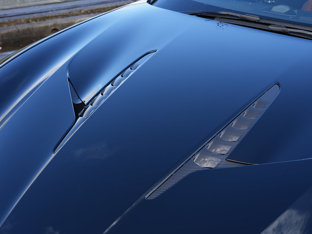 2025 aston martin vanquish bonnet up close