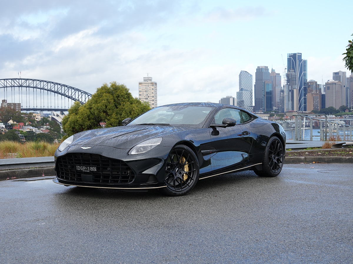 2025 aston martin vanquish feature 1