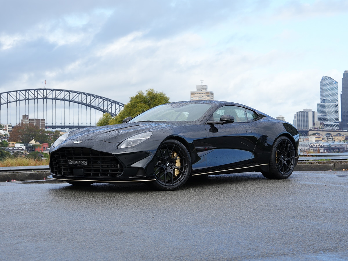 2025 aston martin vanquish feature 3