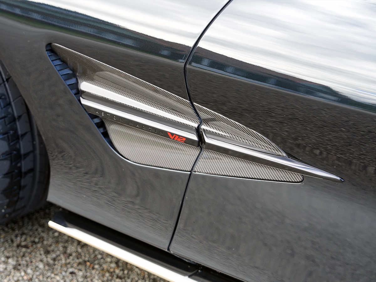 2025 aston martin vanquish side badge up close