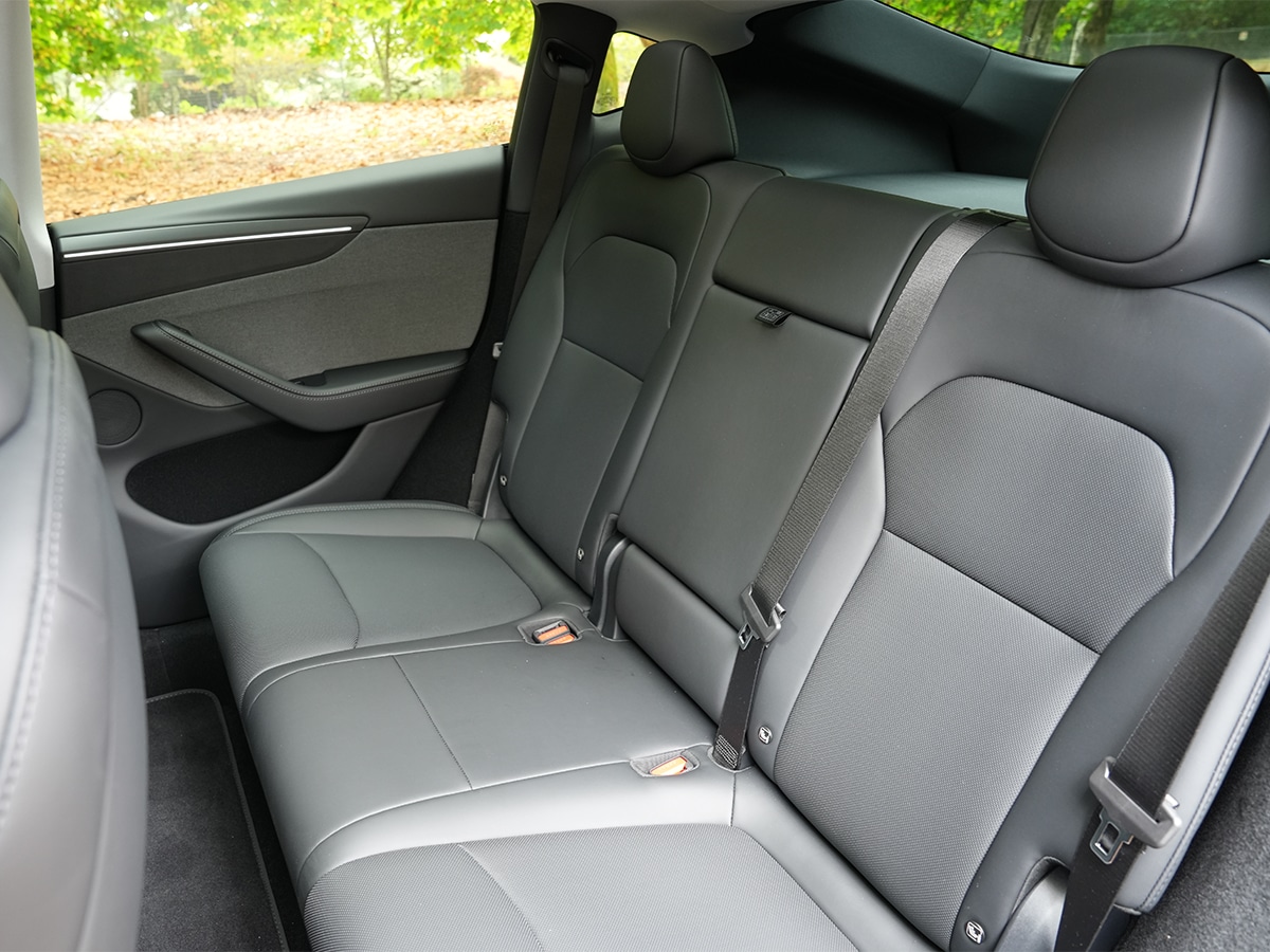 2025 tesla model y second row