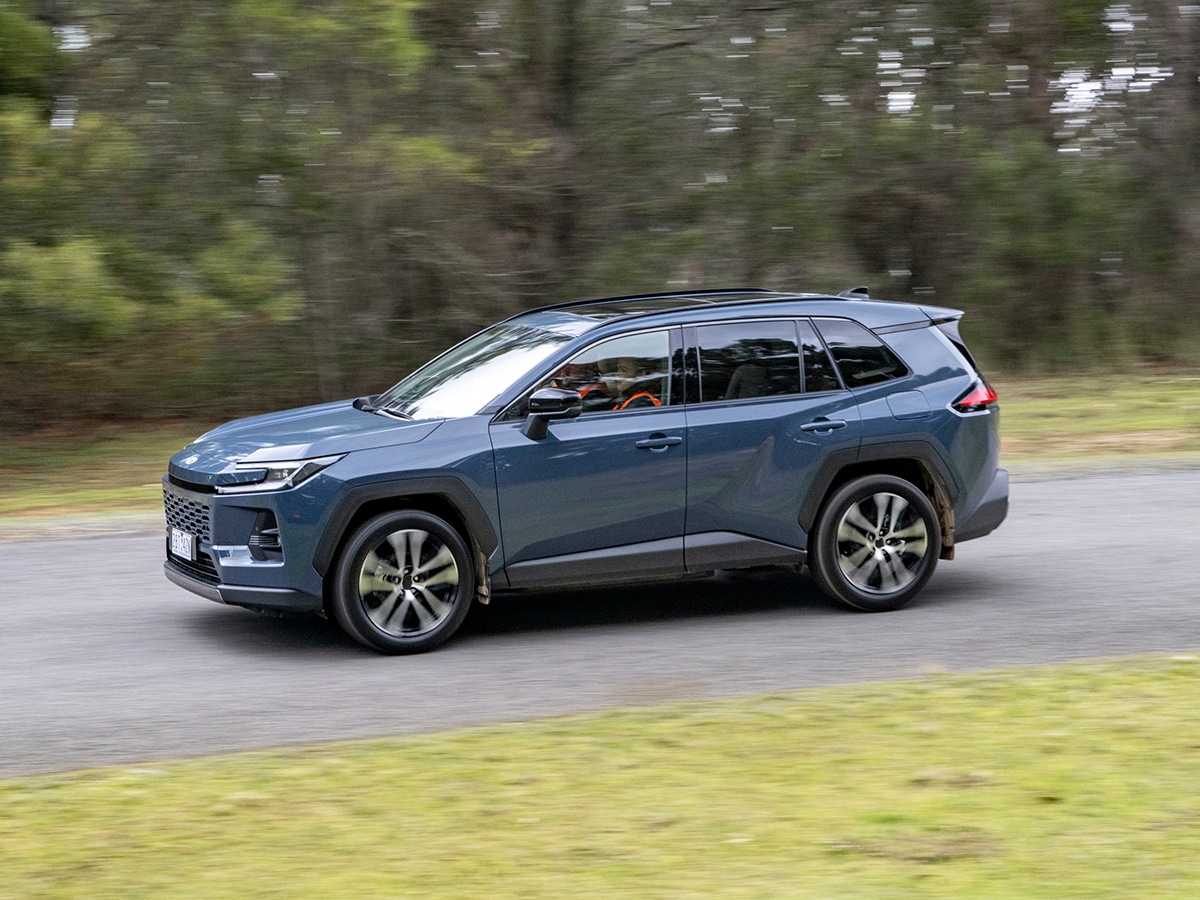 2026 toyota rav4 xse side