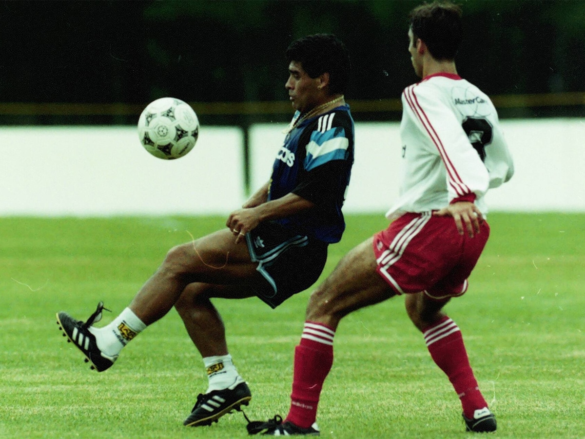 Diego maradona is the one who made them famous wearing them untied during a training session in boston with renato cesarini's youth team during the 1994 world cup in the united states