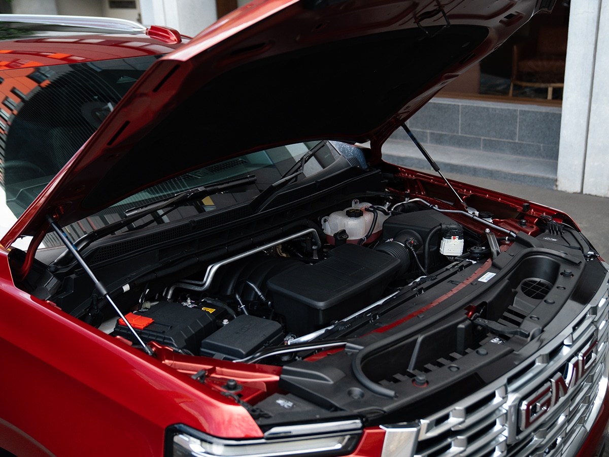 Gmc yukon denali engine bay