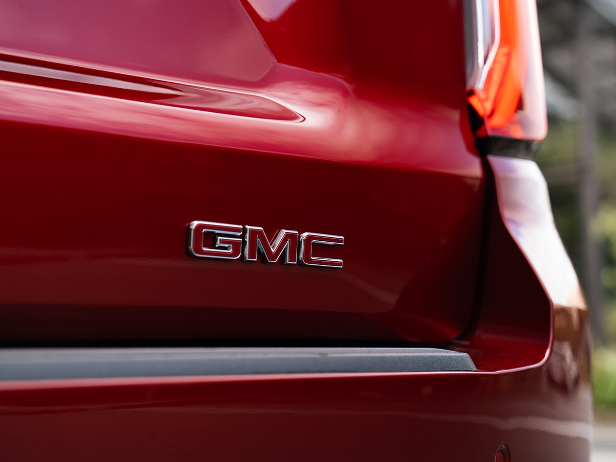 Gmc yukon denali rear logo
