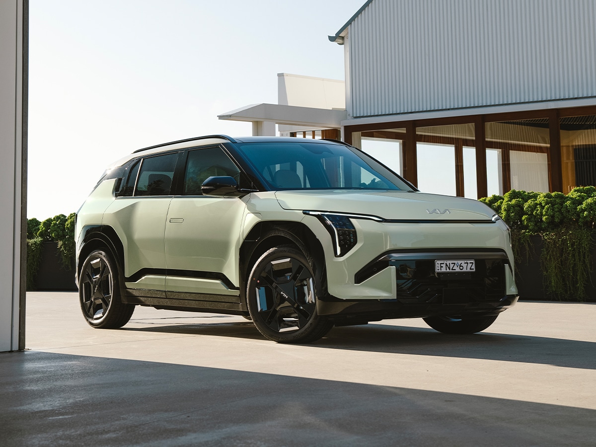 Kia ev3 front three quarter feature