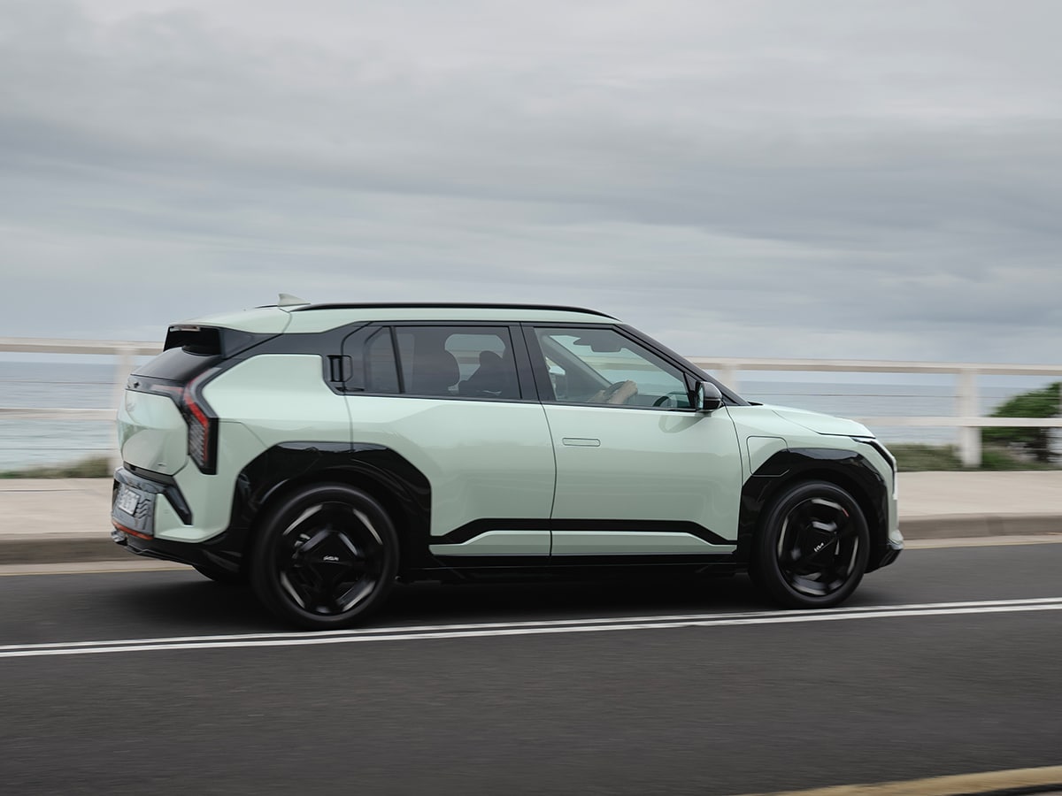 Kia ev3 side shot on road 3