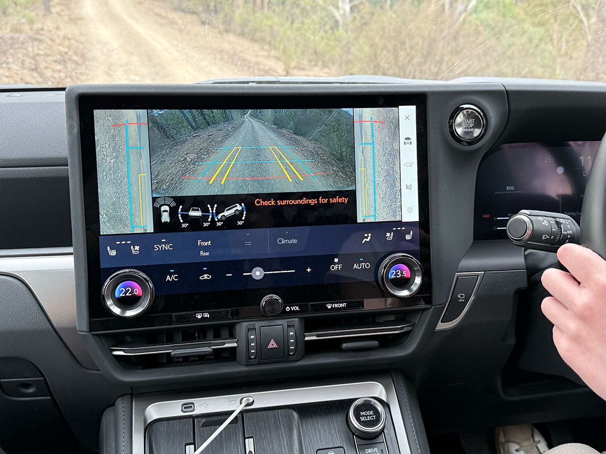 Lexus gx550 review off road screen