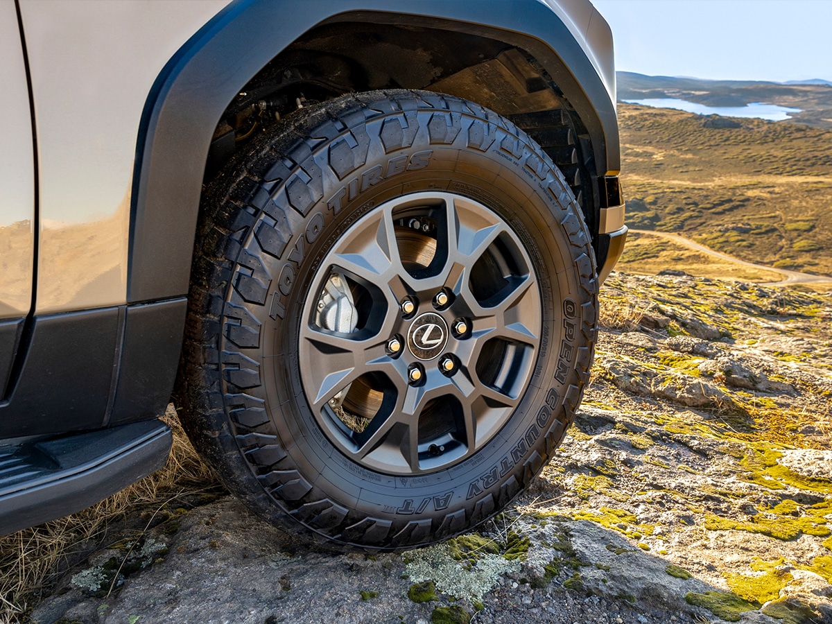 Lexus gx550 review wheel and tire package