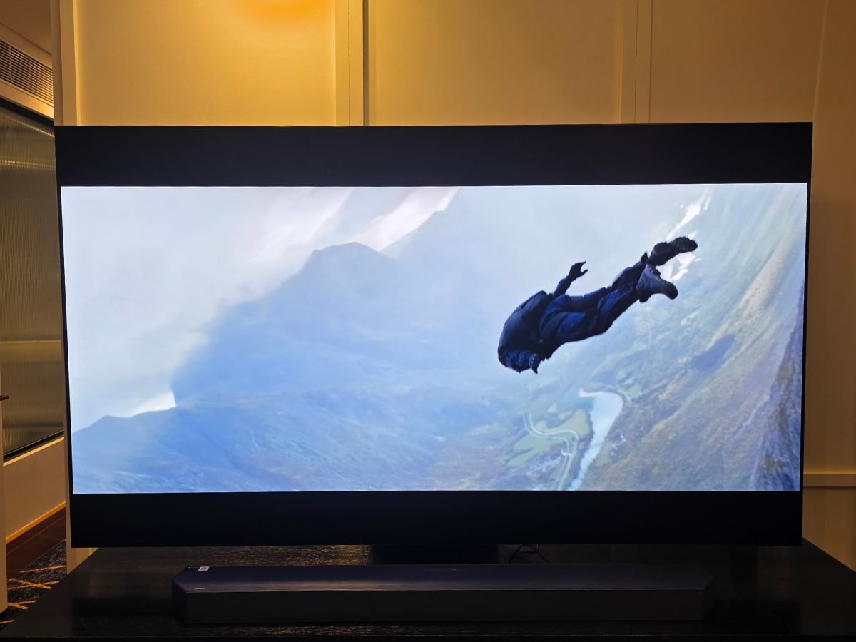 Samsung oled s95f 83 inch tv 2