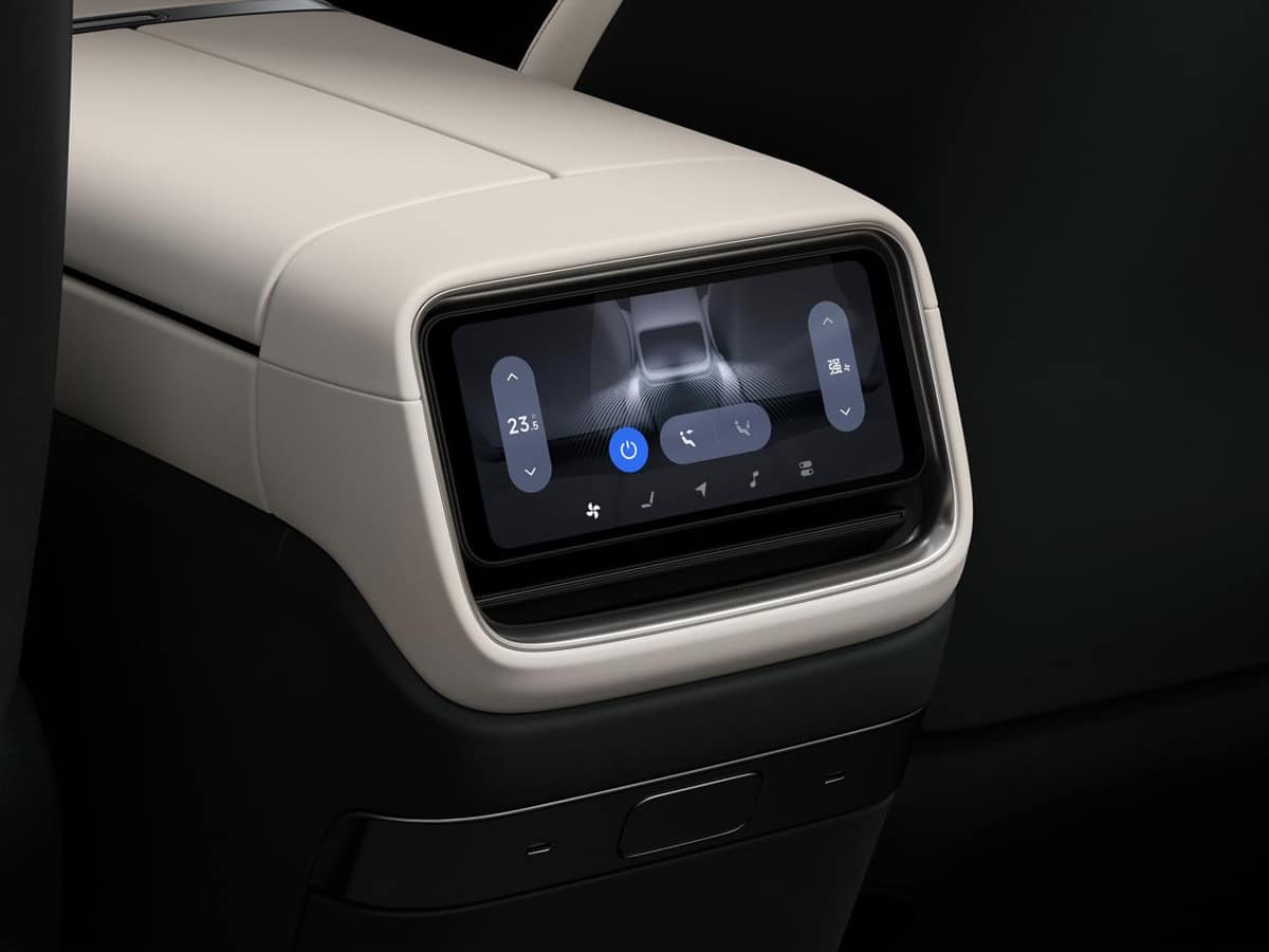 Yu7 interior 3