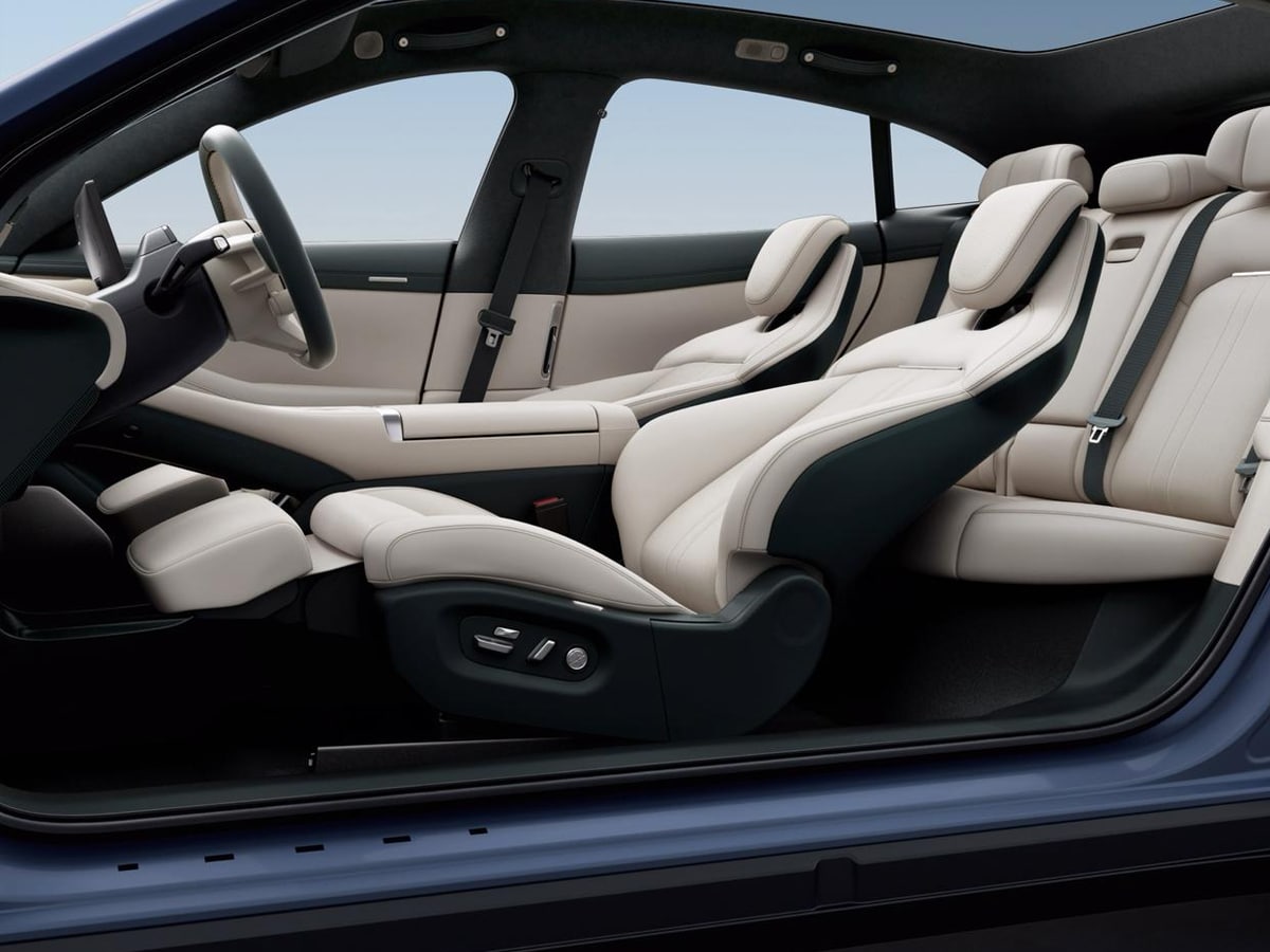 Yu7 interior 4