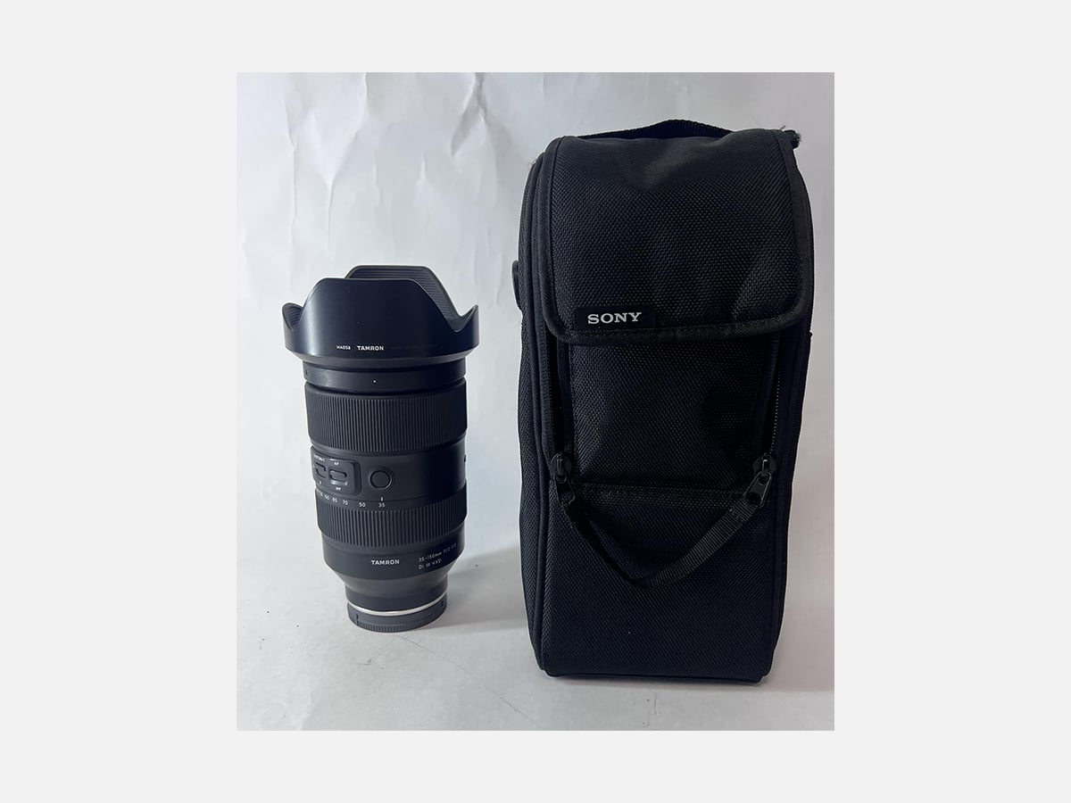 Lot 1219 a camera lens marked tamron 35 150mm e mount soft case