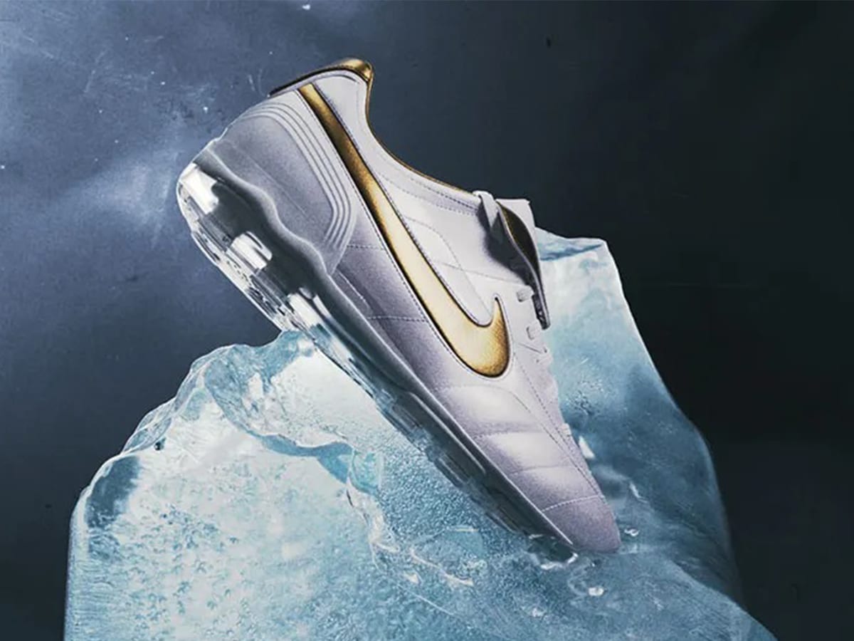 Nike cryoshot in white