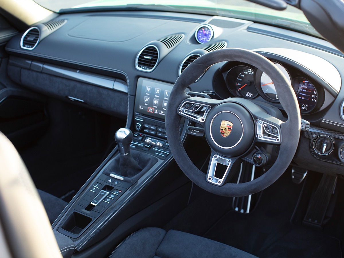 Porsche 718 boxster gts 4 0 inside