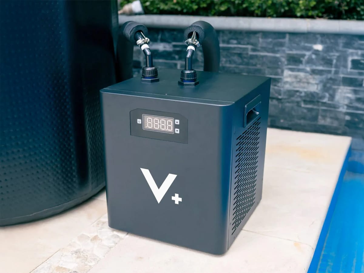 Ultra X1 Chiller beside the Ice Bath Pro tub