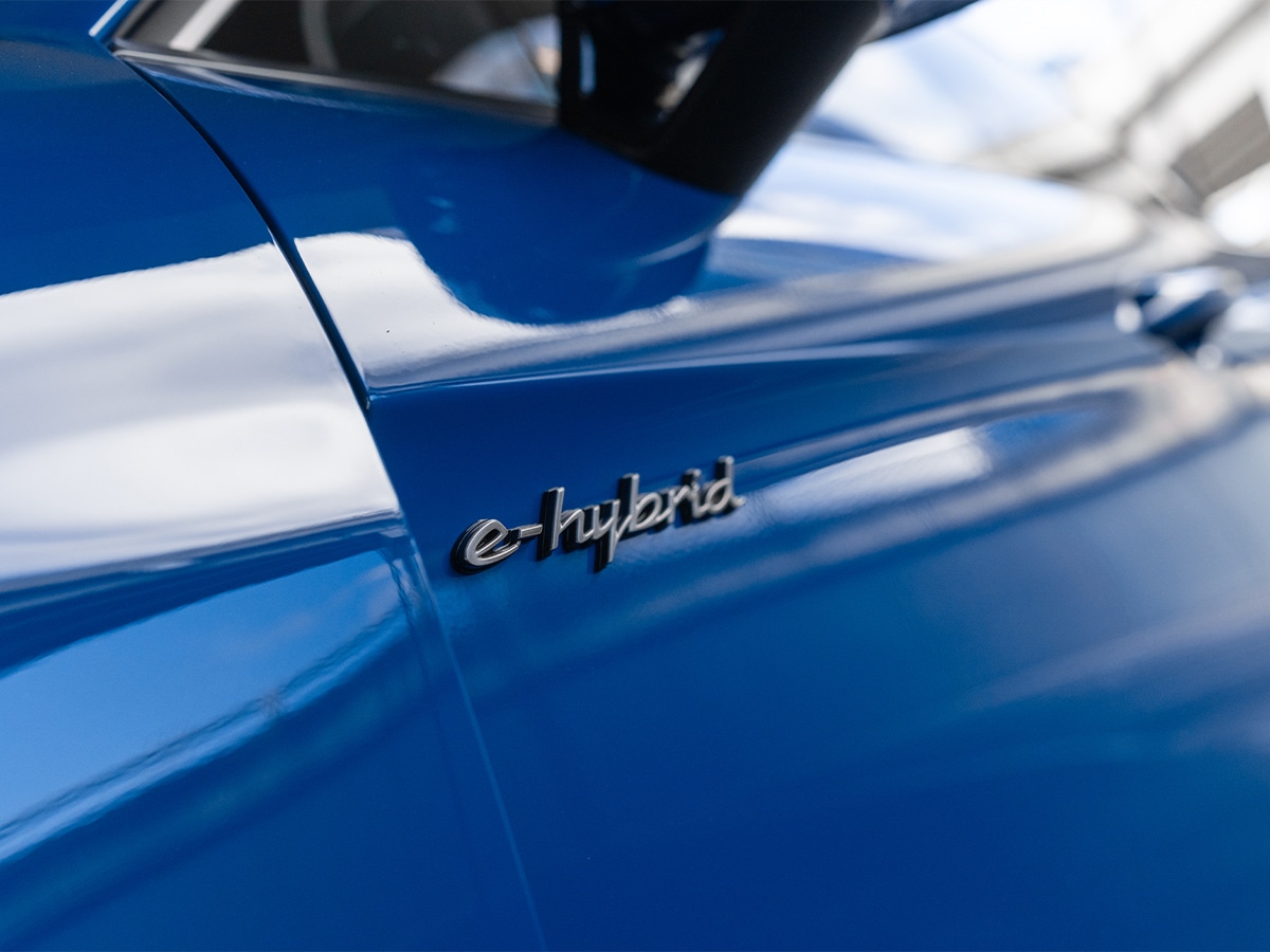 2025 porsche panamera turbo e hybrid badge