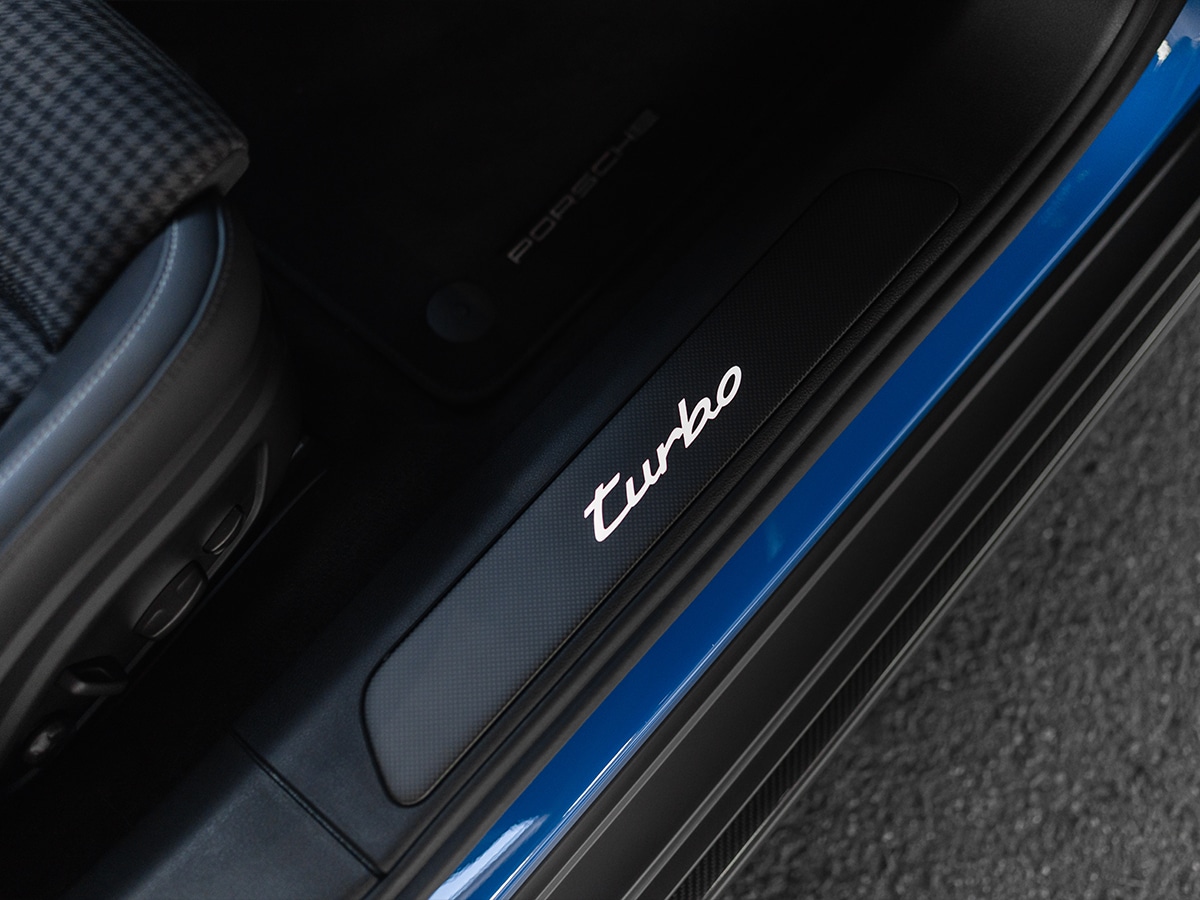 2025 porsche panamera turbo e hybrid door logo