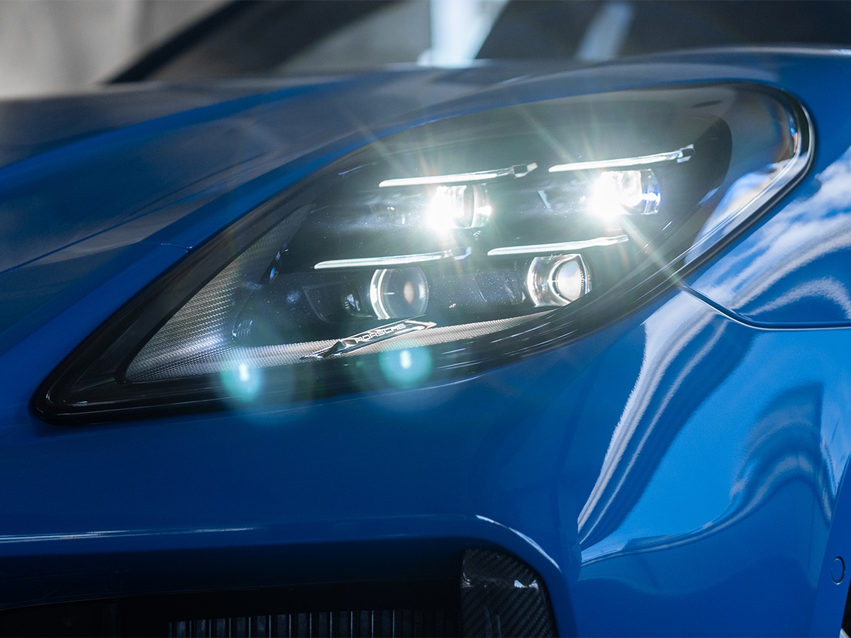 2025 porsche panamera turbo e hybrid front headlight