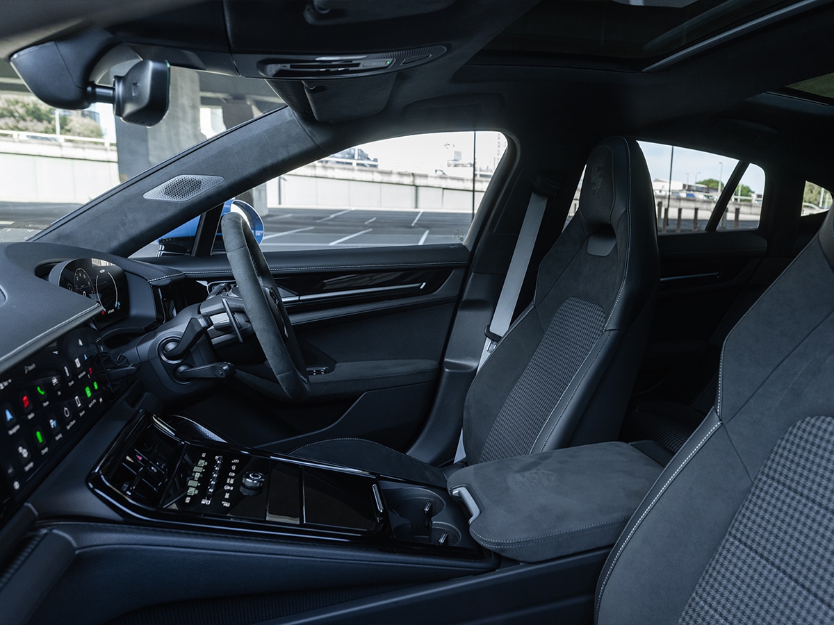 2025 porsche panamera turbo e hybrid front seats