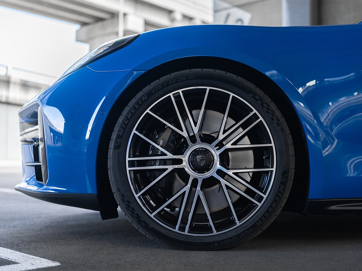 2025 porsche panamera turbo e hybrid front wheel