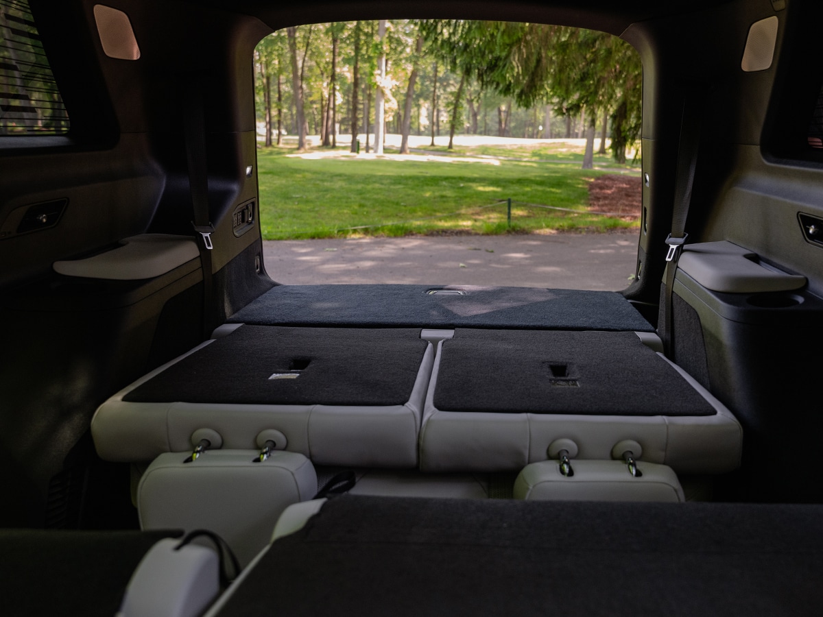 Cadillac vistiq third row