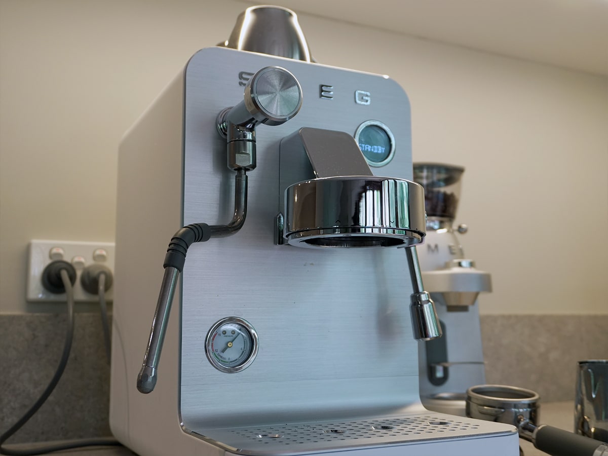 Smeg minipro espresso coffee machine group head 2