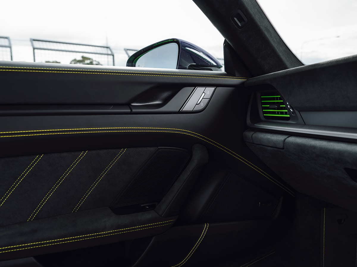 2025 porsche 911 gts grello door