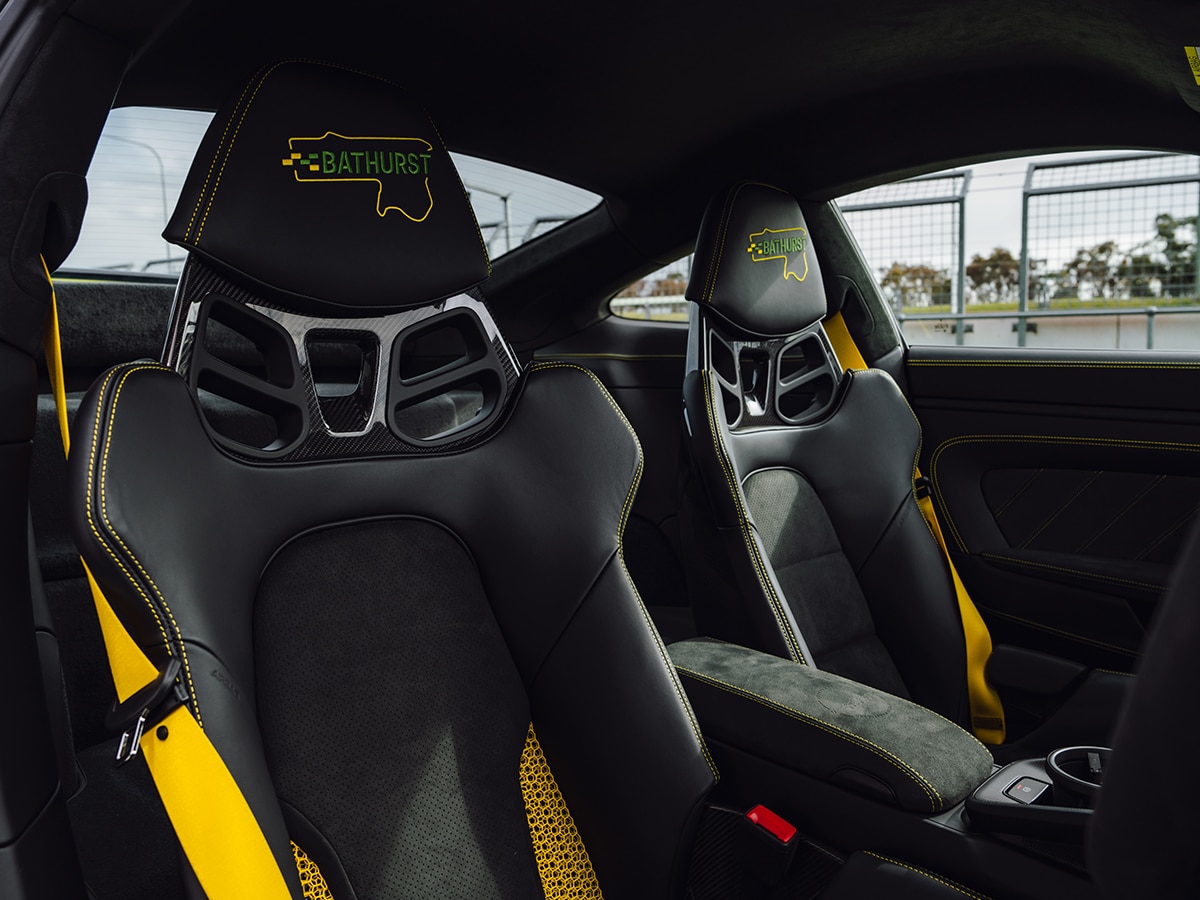 2025 porsche 911 gts grello seat 2