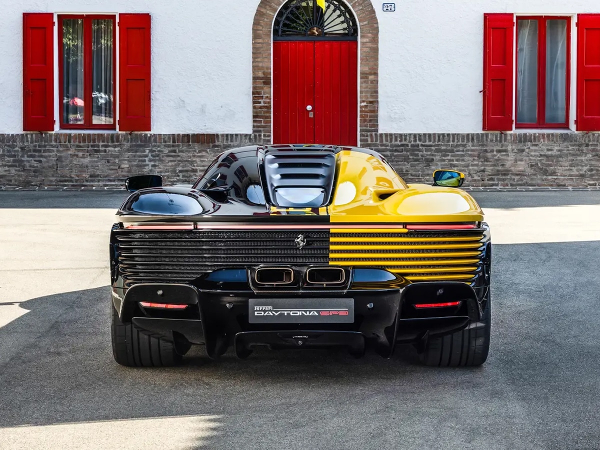 Ferrari daytona sp3 rear end outside