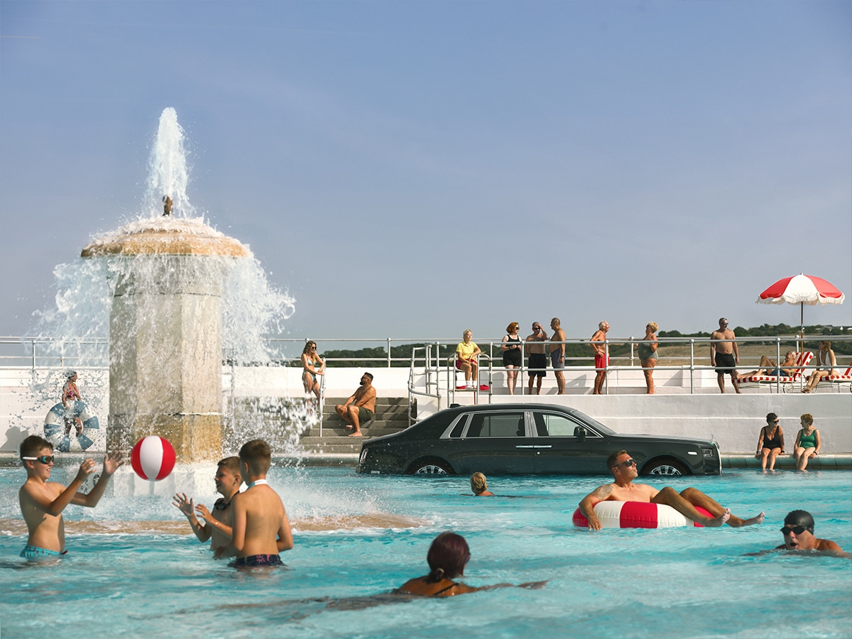 Rolls royce phantom extended in pool 3