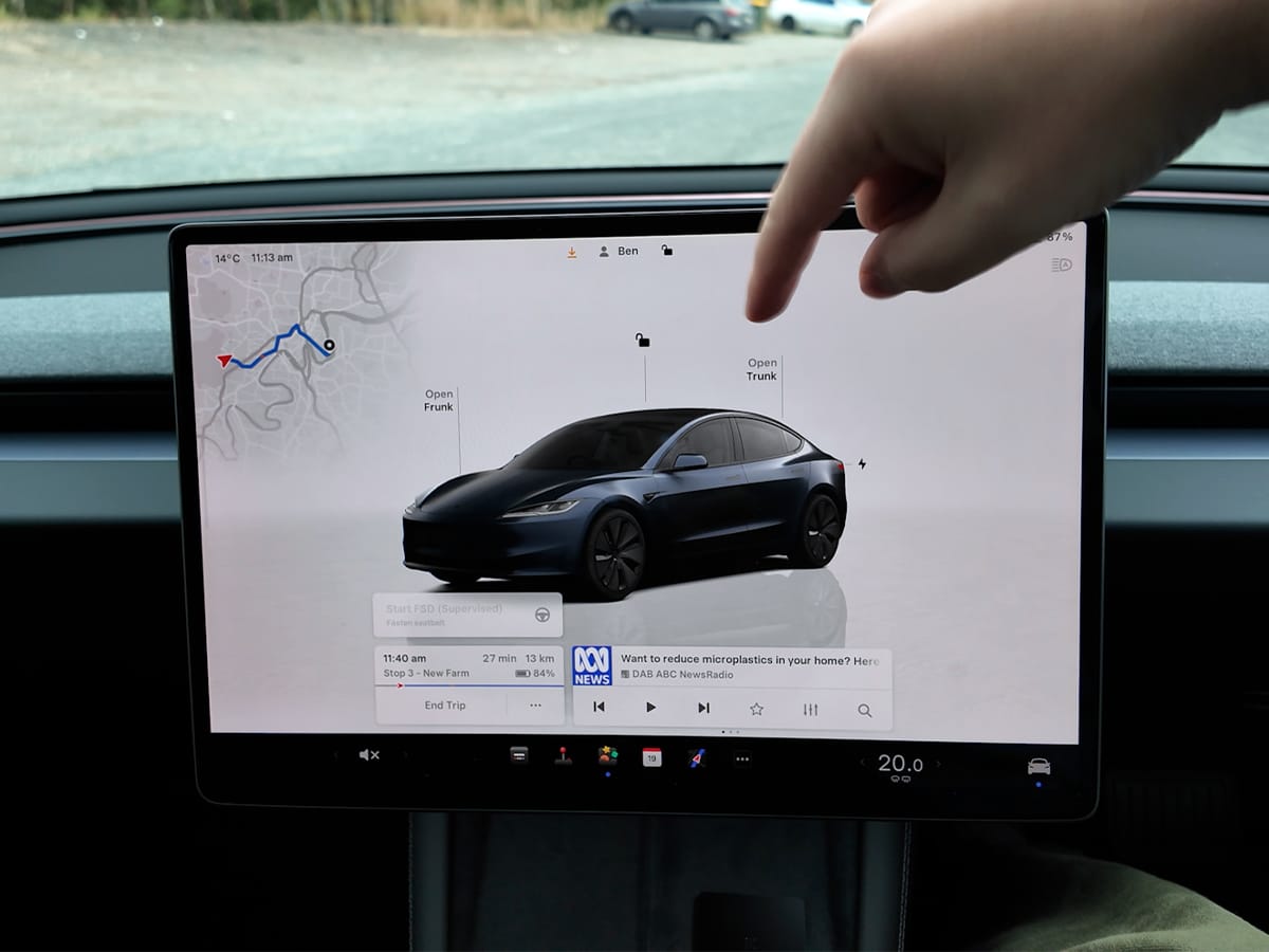Tesla full self driving supervised screen