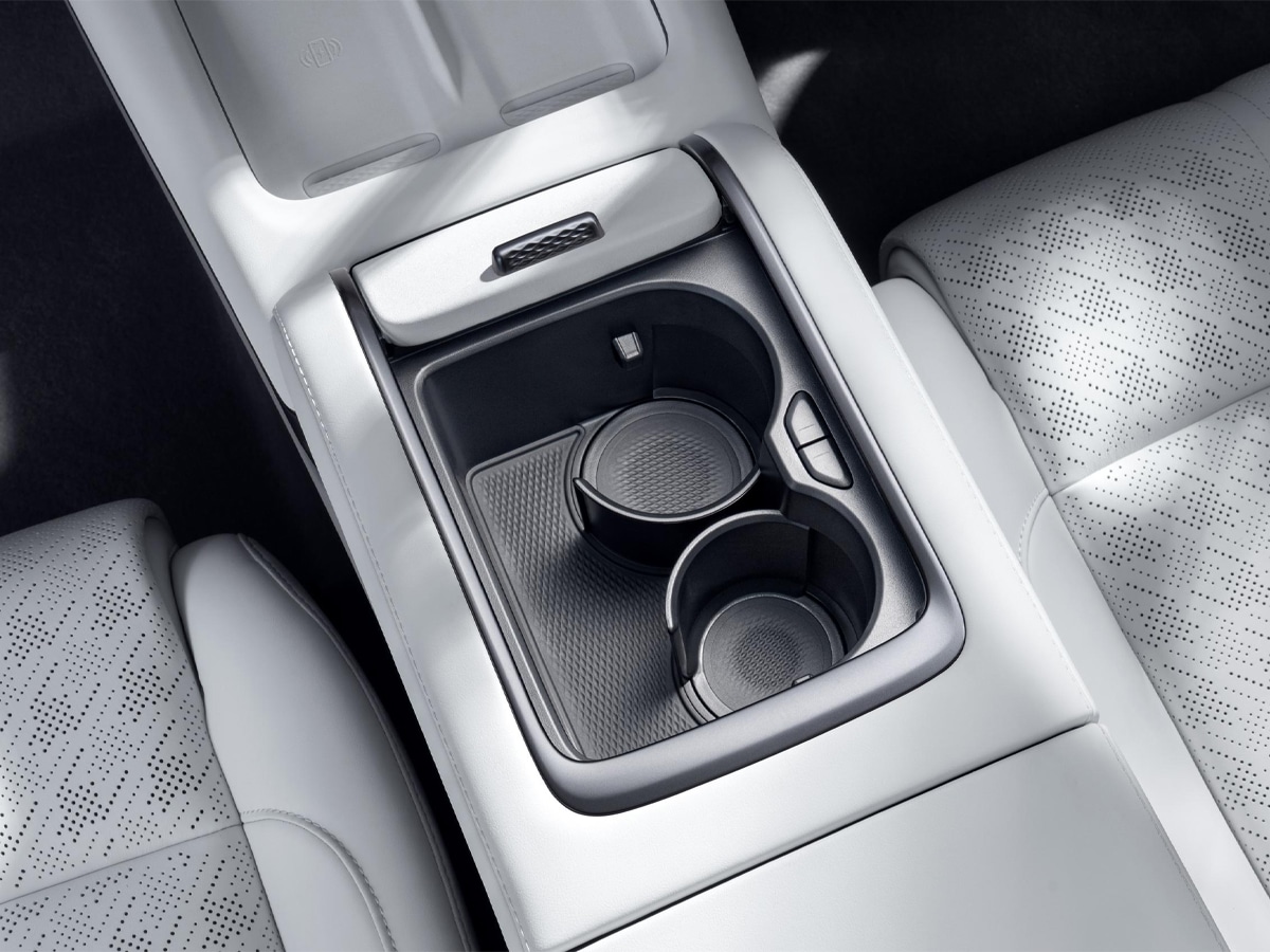 Zeekr 7x cupholders