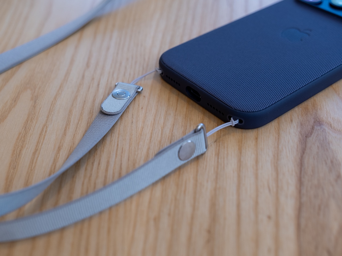 Apple crossbody strap review hardware