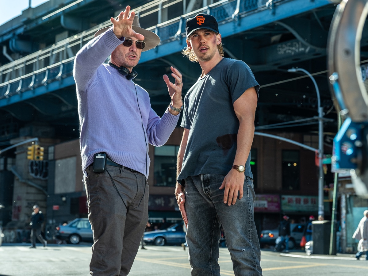 Director Darren Aronofsky and Austin Butler on the New York set of Columbia Pictures CAUGHT STEALING | Photo: Niko Tavernise