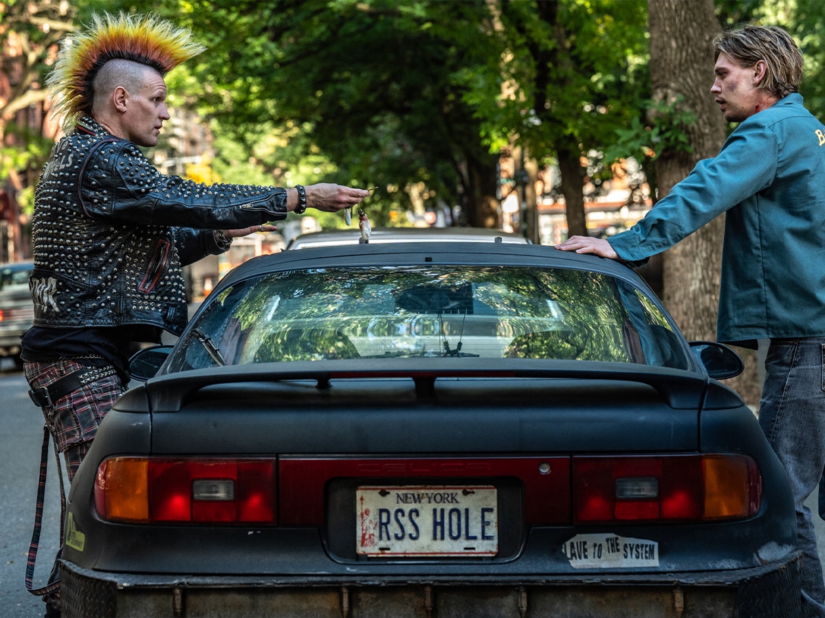 Russ (Matt Smith, left) hands over the keys to Hank (Austin Butler, right) in Columbia Pictures CAUGHT STEALING | Photo: Niko Tavernise