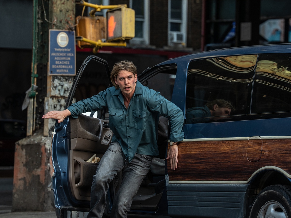 Austin Butler stars as Hank in Columbia Pictures CAUGHT STEALING | Photo: Niko Tavernise