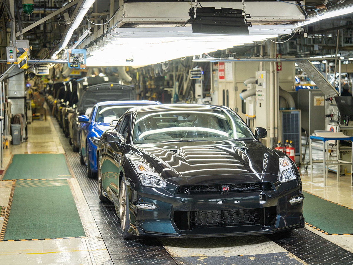 Final r35 nissan gt r on production line 2