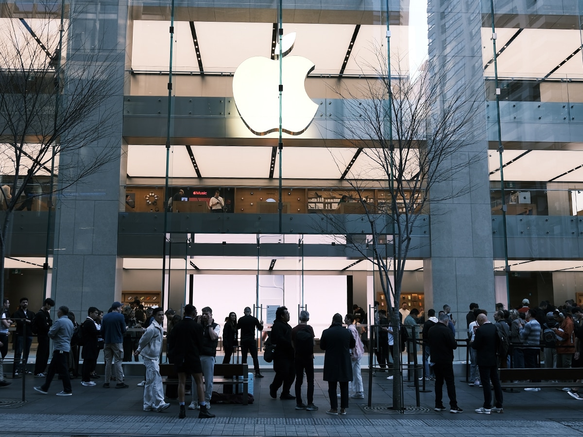 First iphone 17 customers in sydney 2