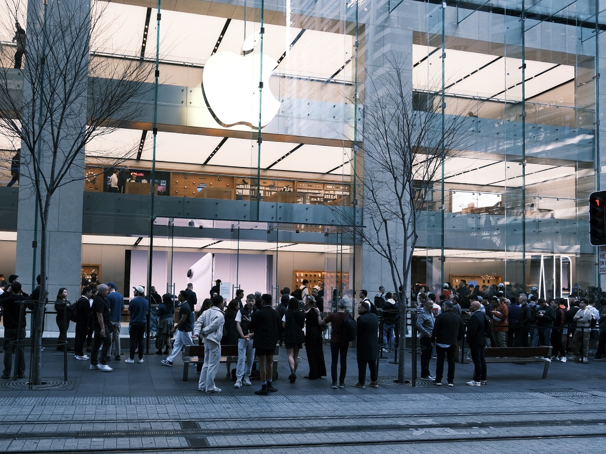 First iphone 17 customers in sydney 6