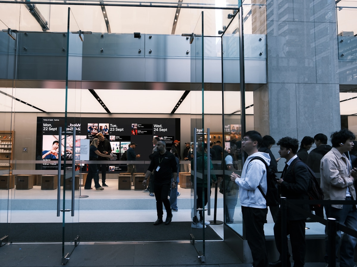 First iphone 17 customers in sydney 9