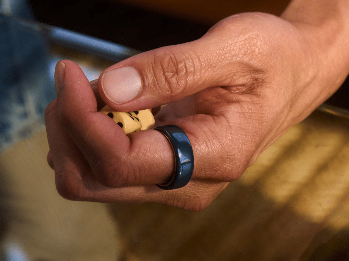 Oura ring 4 ceramic midnight blue