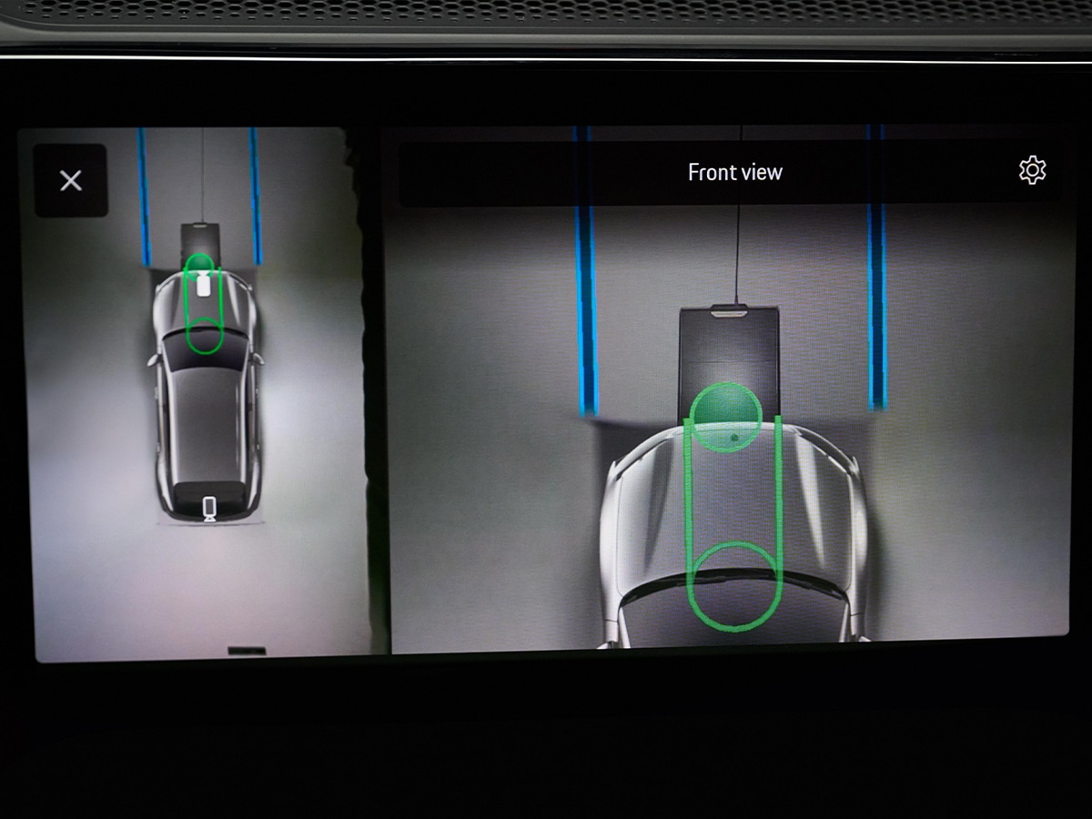 Porsche cayenne wireless charging interior 1
