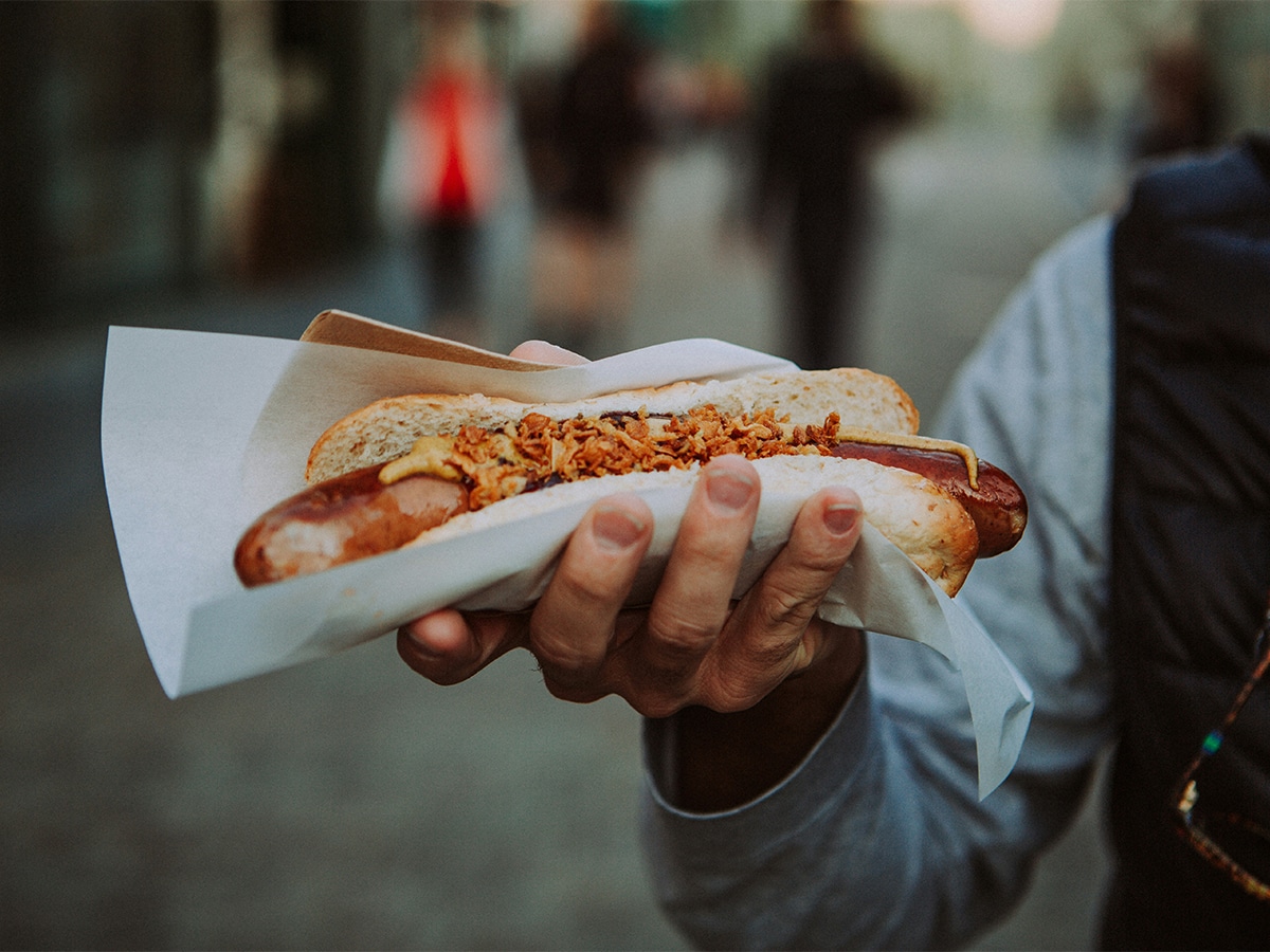 Crispy onions on a dog are a revelation | Image: Sandro Kradolfer