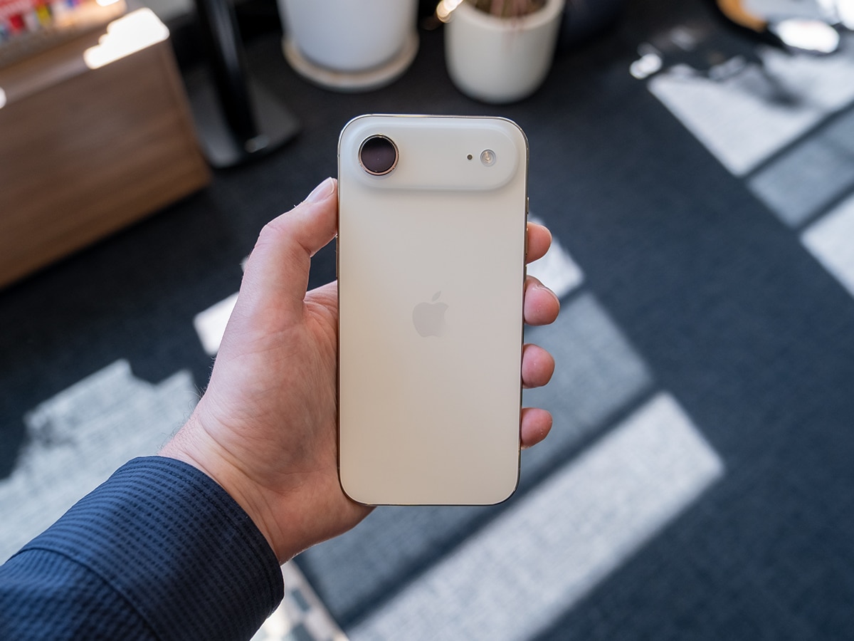 Iphone 17 air in white in hand