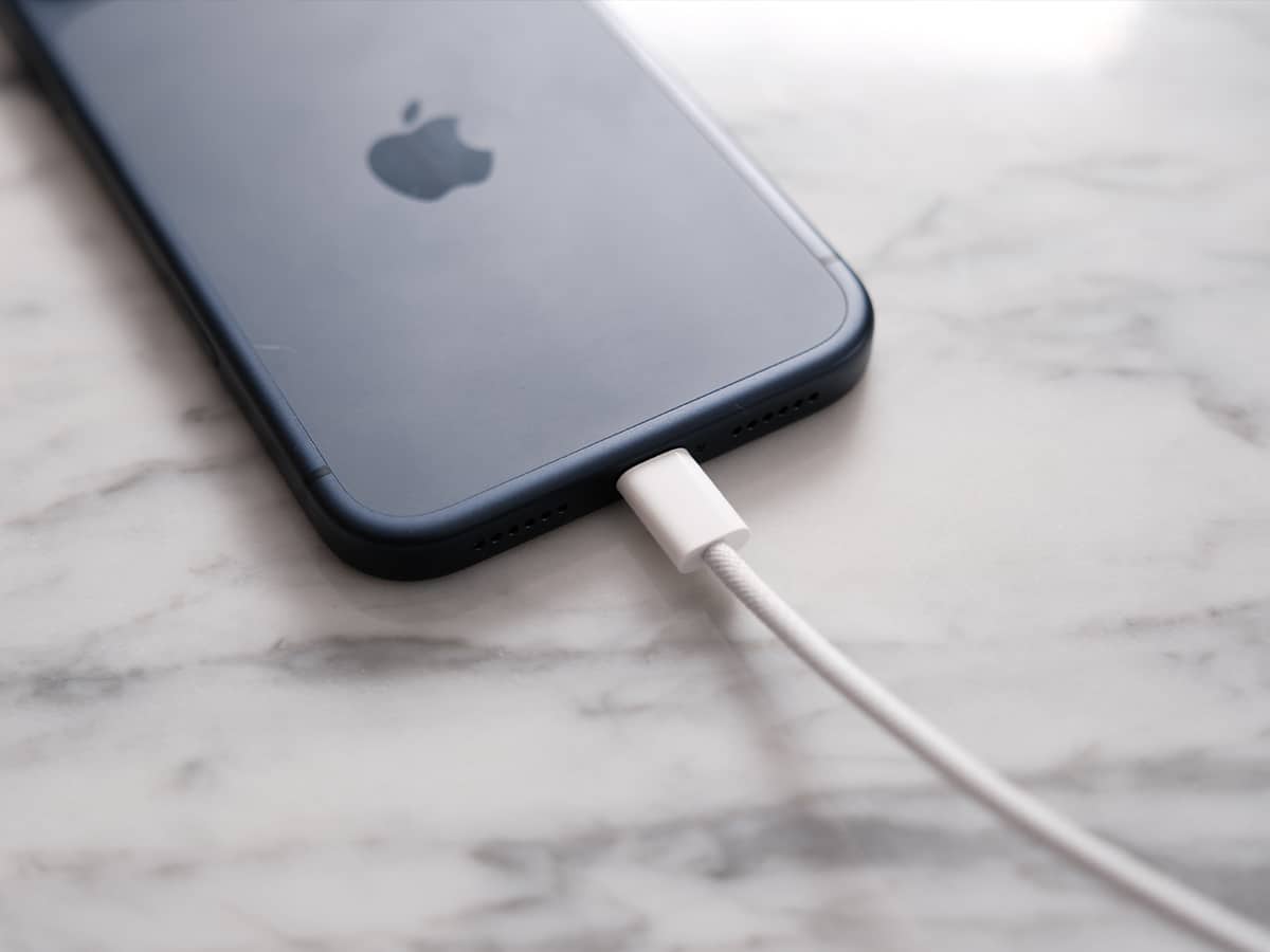 Iphone 17 pro max charging