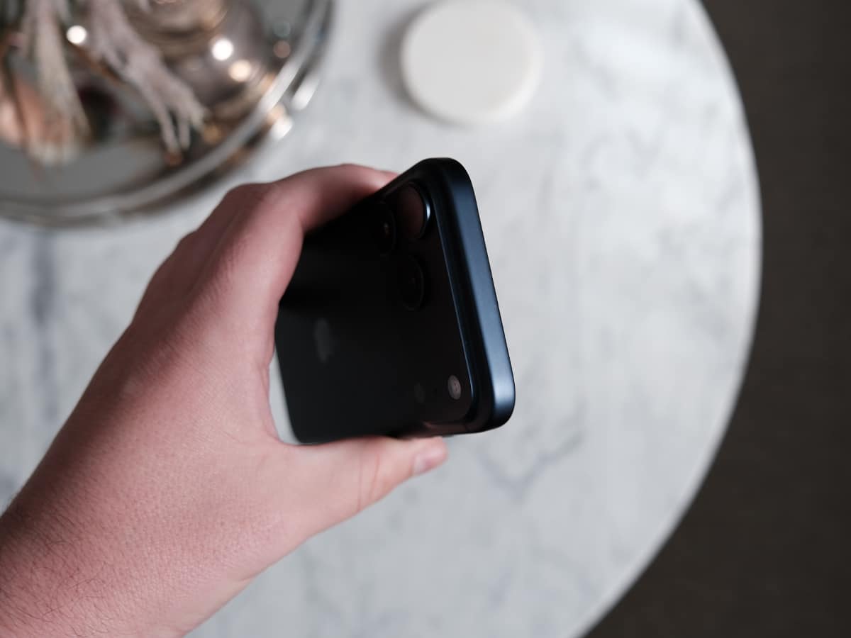 Iphone 17 pro max top