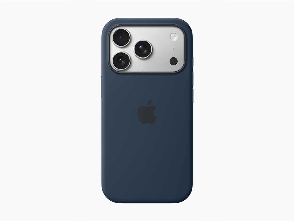 Iphone 17 pro in a case